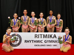 Школа чемпионов. Клуб художественной гимнастики Ritmika, один из самых старых и сильнейших в Канаде, открывает 42-й сезон. «С 1980 года наши воспитанницы выступают и одерживают заслуженные победы на всех канадских соревнованиях, мировых чемпионатах и Олимпийских играх», - говорит Аннели Рига, основатель и директор клуба. Читайте стр. 5.