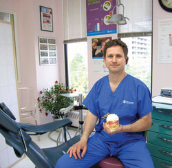 Имплант - не роскошь, а качество жизни. По большому счету, Premier Dental Clininc & Osmin Denture Clinic, созданная доктором Оскаром Минковым, в особой рекламе не нуждается. Добрая молва делает свое дело, а приемная и кабинеты никогда не пустуют, потому что люди знают - здесь им обеспечены индивидуальный подход, высокое качество и внимание к их материальному положению. Читайте стр.9.