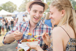 6-8 сентября. Ежегодный фестиваль Taste of North York во второй раз будет проходить на площади Мэла Ластмана. Это настоящий праздник культурного наследия общин, населяющих северную часть города, с живой музыкой, вкусной едой, танцами, рынком с изделиями местных мастеров, и веселыми развлечениями для всей семьи. Более 20 благотворительных организаций и клубов принимают участие в организации и проведении этого массового мероприятия. Читайте стр.7