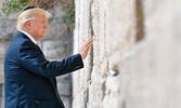 "Сначала  Дональд Трамп признал Иерусалим столицей израильского государства и перенес туда посольство США. Затем он вывел США из катастрофического договора с Ираном. А теперь Трамп признал суверенитет Израиля над Голанскими высотами..."