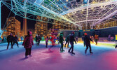 Ежегодный фестиваль с разнообразными развлечениями Winterfest Toronto в Harbourfront Centre...